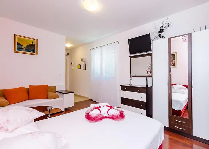 Aura - Comfort 3 With Shared Swimming Pool Apartment