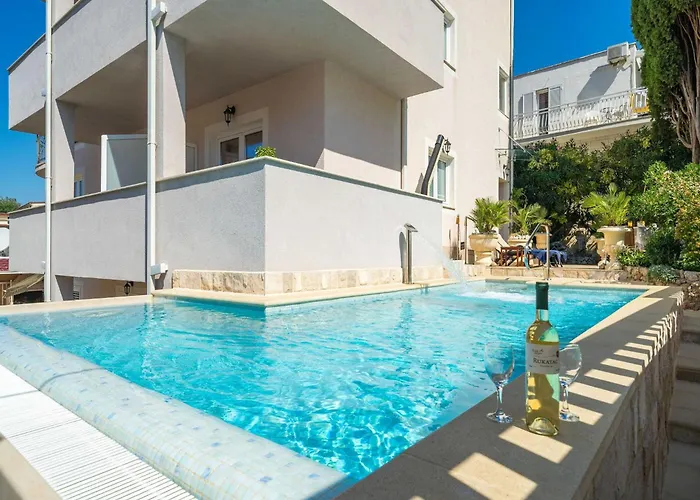 Aura - Comfort 3 With Shared Swimming Pool *