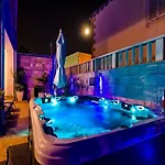 Aura - Comfort 3 With Shared Swimming Pool
