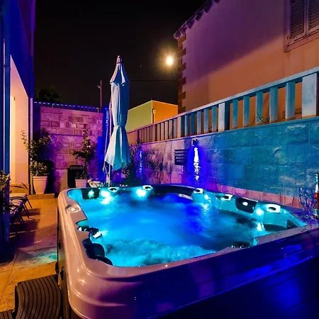 Aura - Comfort 3 With Shared Swimming Pool