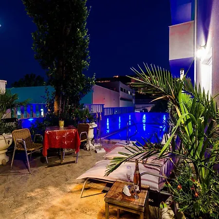 Aura - Comfort 3 With Shared Swimming Pool