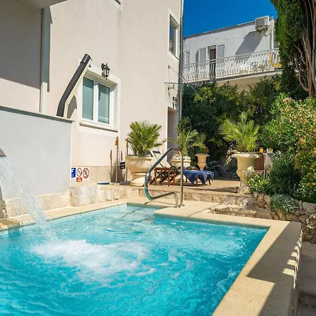 Apartman Aura - Comfort 3 With Shared Swimming Pool