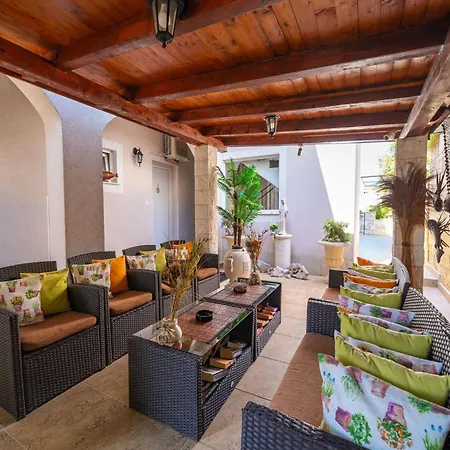 Apartman Aura - Comfort 3 With Shared Swimming Pool *