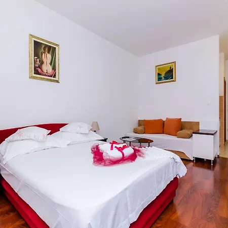 Aura - Comfort 3 With Shared Swimming Pool Apartman