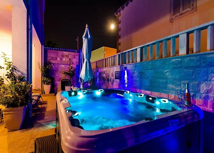 Aura - Comfort 3 With Shared Swimming Pool