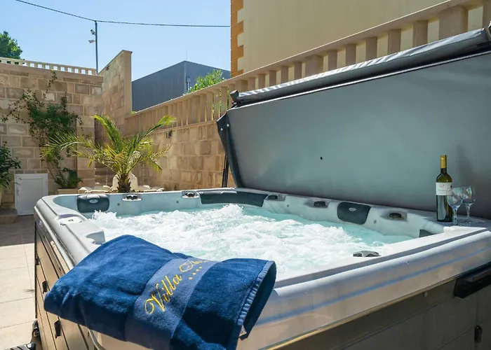 Aura - Comfort 3 With Shared Swimming Pool *