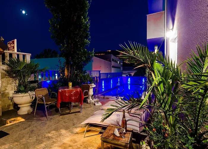 Aura - Comfort 3 With Shared Swimming Pool