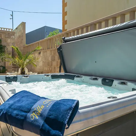 Aura - Comfort 3 With Shared Swimming Pool *